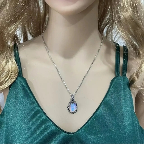 Retro Water Droplet Pendant in Silver Tone Gold Plated Alloy - Picture 3 of 11